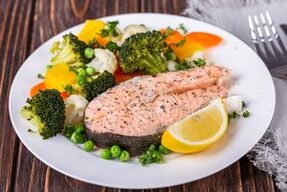 Prato de dieta xaponesa con peixe magro