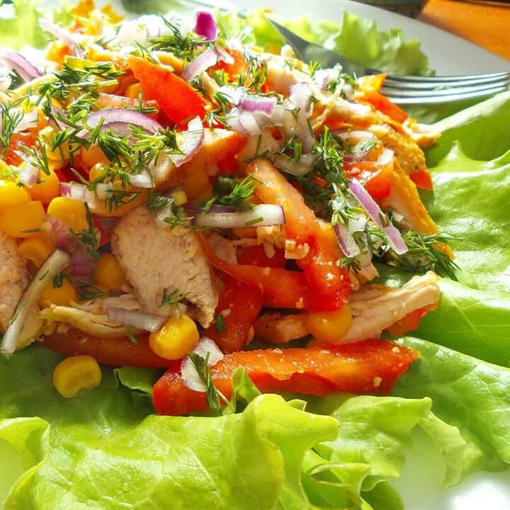 Ensalada de verduras con polo