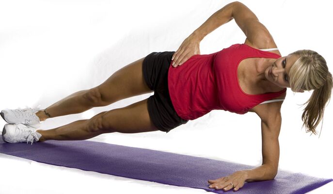 Plancha lateral - un exercicio para adelgazar o abdome e os lados