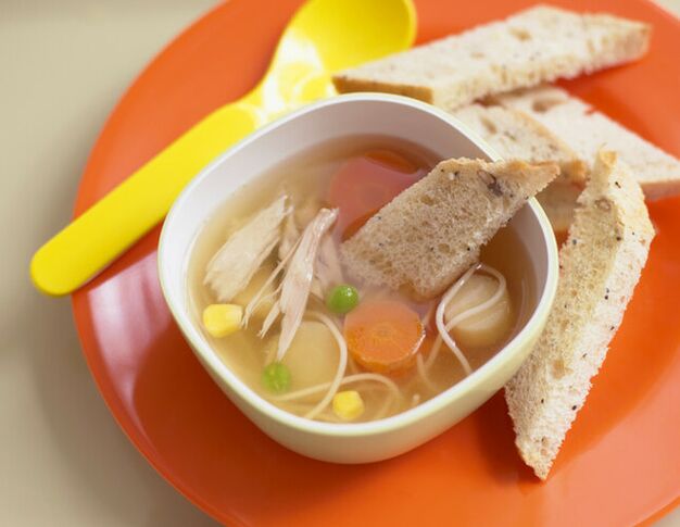 Sopa de polo con croutons